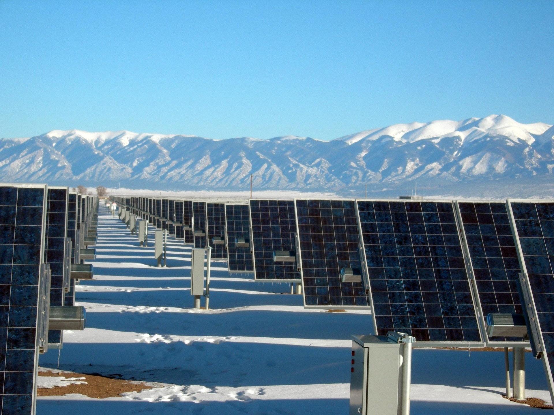 Harnessing the Midnight Sun: Arctic’s Green Energy Ambition with Solar Panels