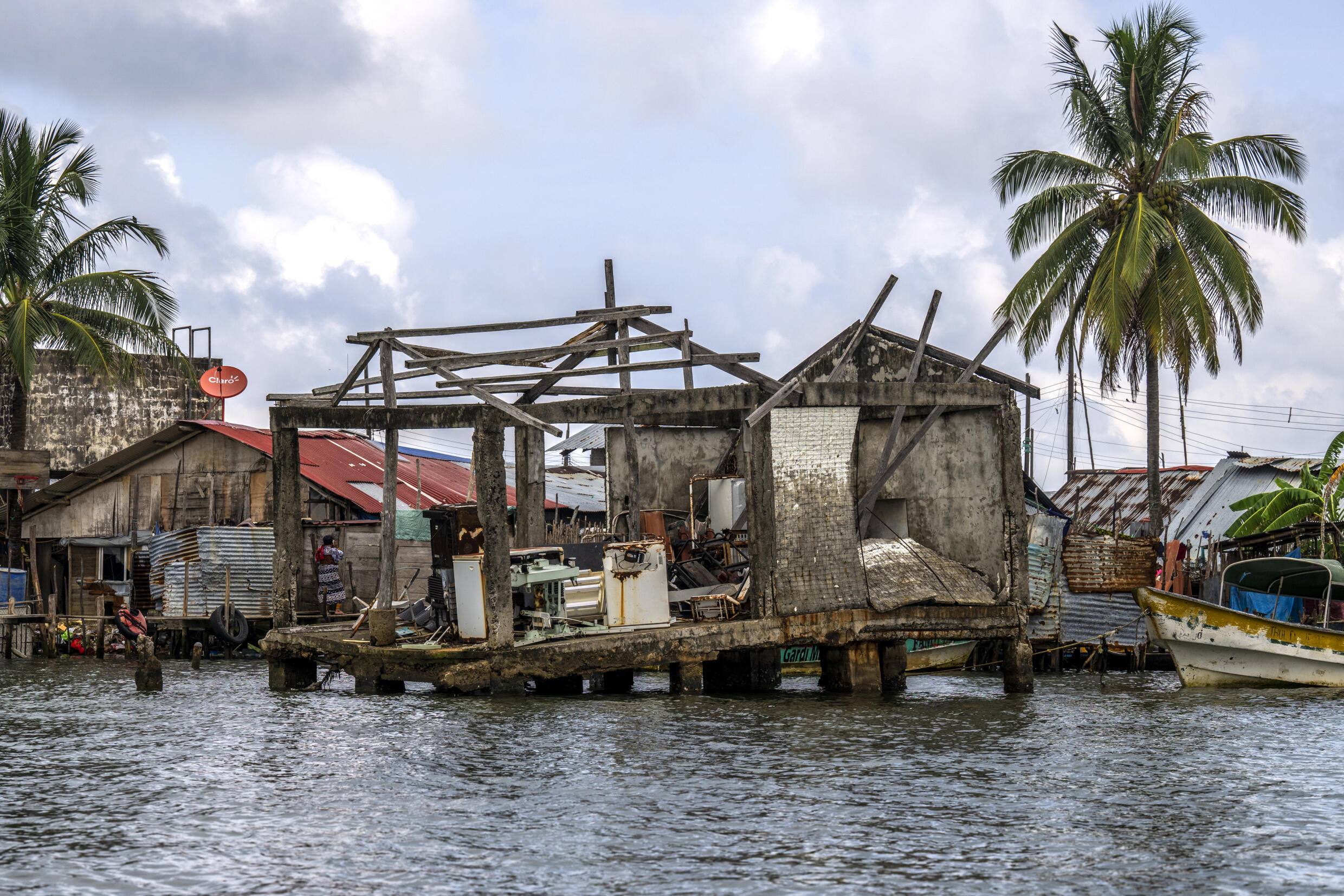 Caribbean crisis: an island on the verge of flooding and panic among residents